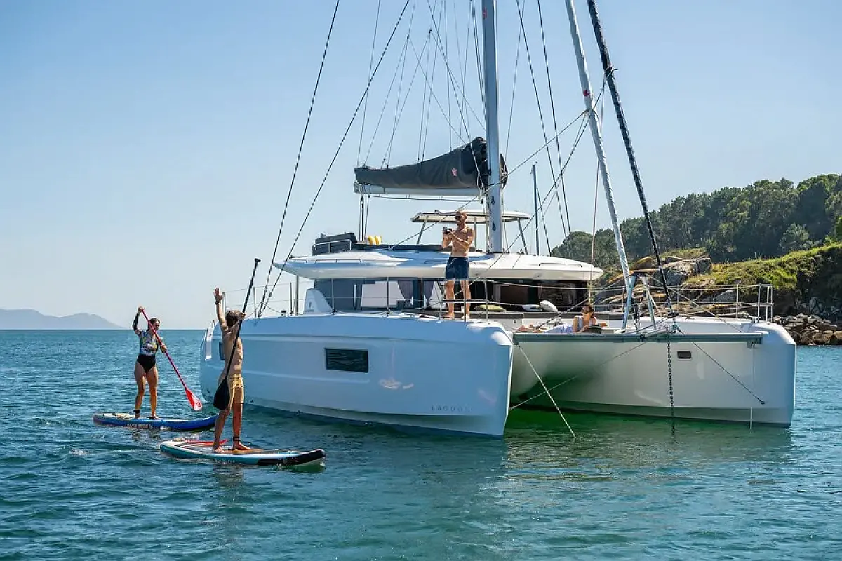 Lagoon 43 at anchor in San Blas