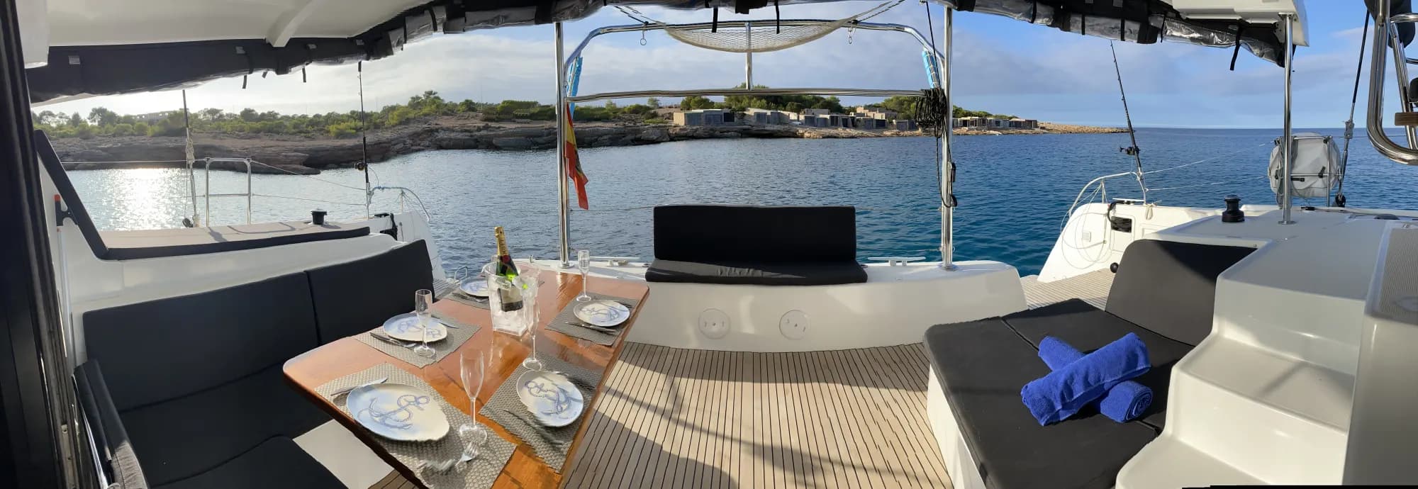 Panoramic view of Pascal's cockpit and salon